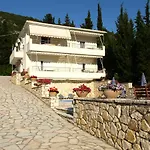 فندق Geni Garden Yénion