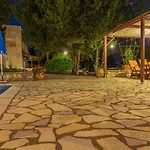 Geni Garden فندق Yénion