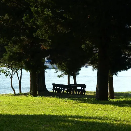 Hotel Geni Garden Yénion