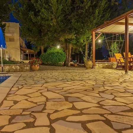 Geni Garden Hotel Yénion