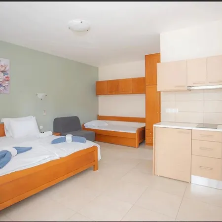 Hotel Geni Garden Yénion